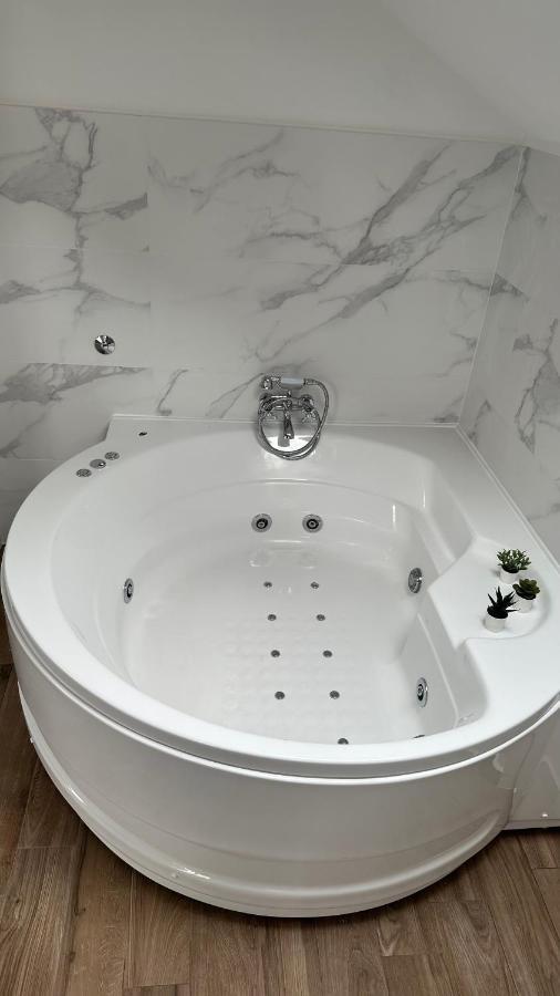 Seti Gorgeous Apartments With Jacuzzi Beograd Bagian luar foto