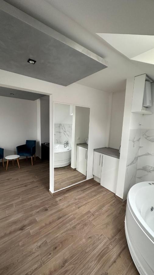 Seti Gorgeous Apartments With Jacuzzi Beograd Bagian luar foto