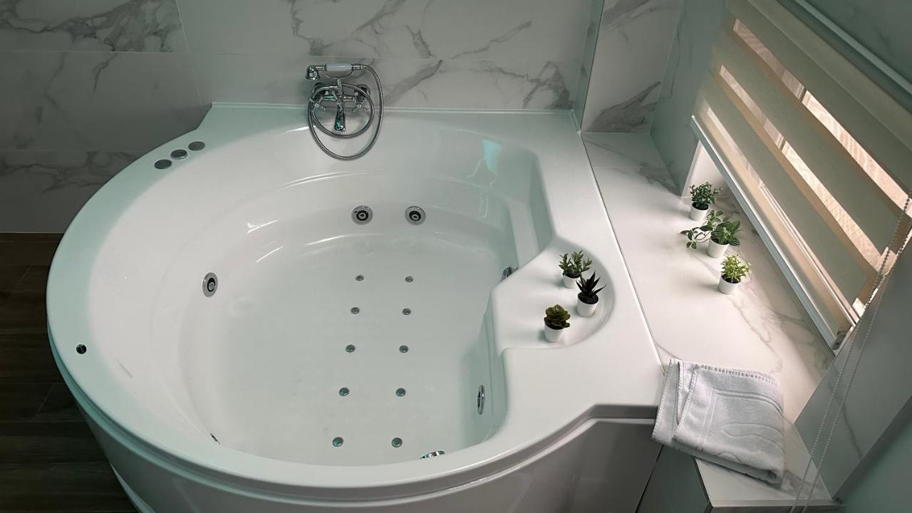 Seti Gorgeous Apartments With Jacuzzi Beograd Bagian luar foto