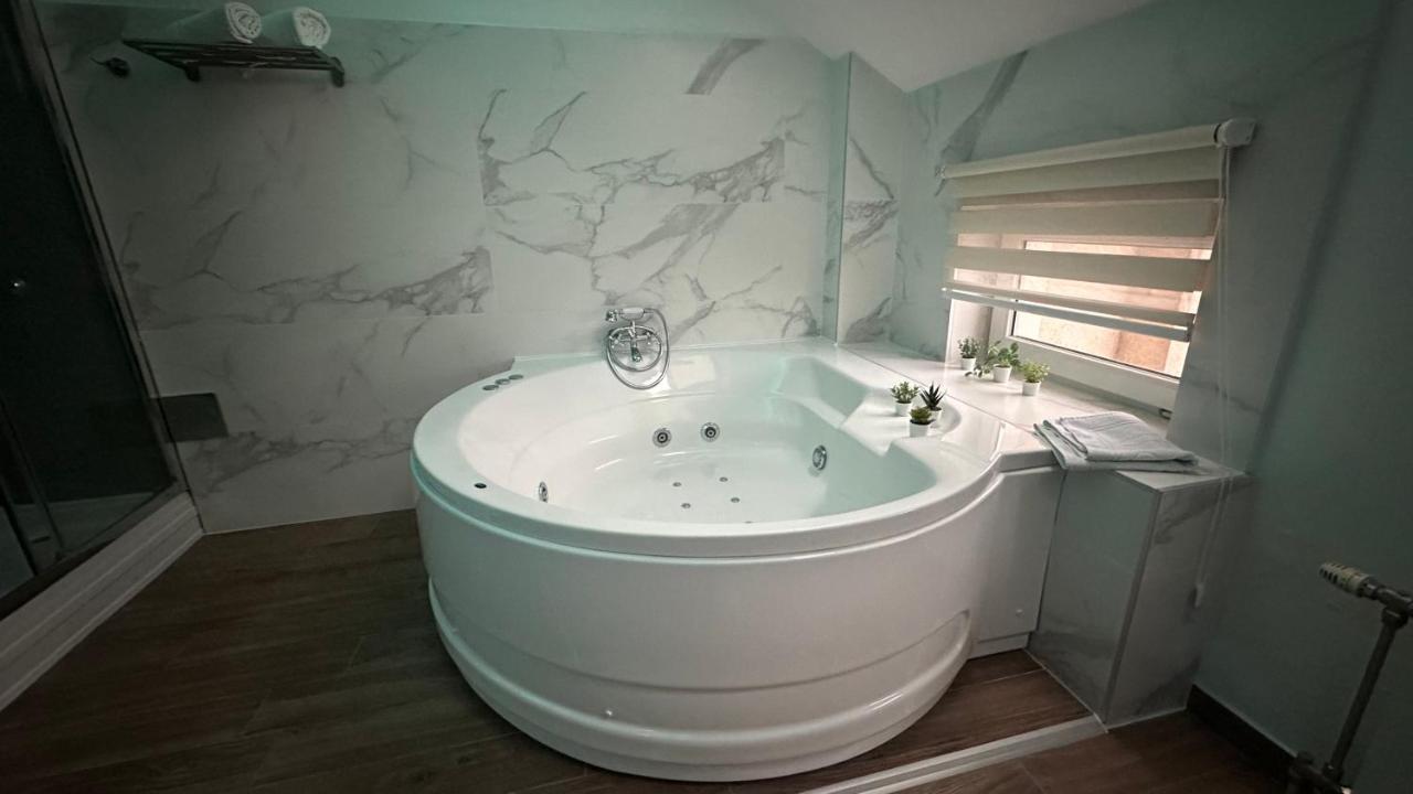Seti Gorgeous Apartments With Jacuzzi Beograd Bagian luar foto
